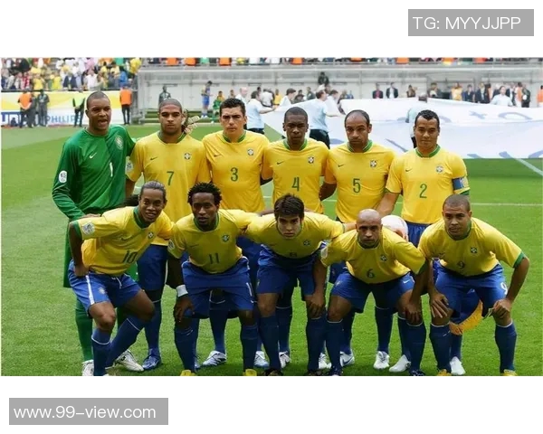 罗纳尔多的辉煌历程如何重塑现代足球的风格与格局 罗纳尔多的辉煌历程如何重塑现代足球的风格与格局