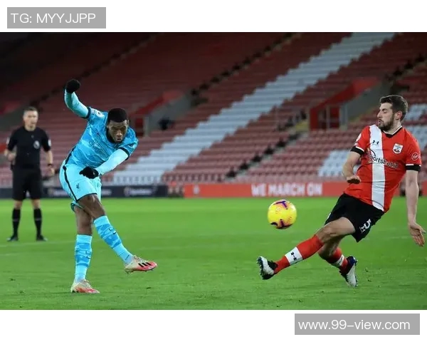 足球明星场外神操作揭秘如何在绿茵场外赢得更多关注与赞誉