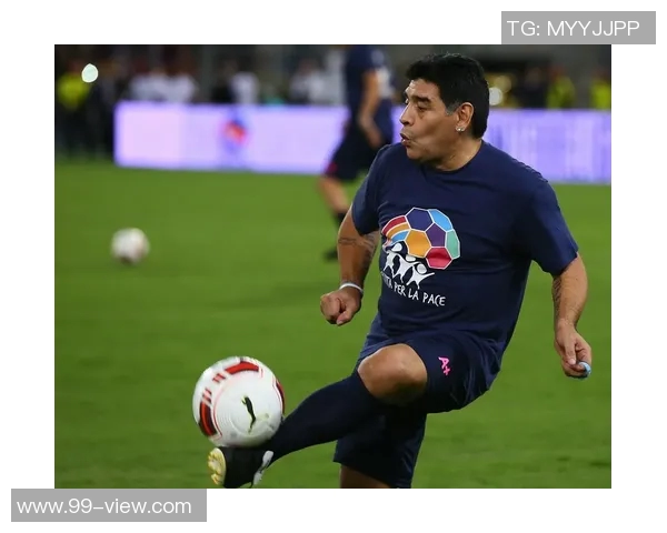 足球明星的传奇人生与奋斗历程揭示他们背后的感人故事与不屈精神